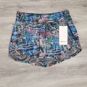 NWT Lululemon Women Seawheeze 2018 Tracker Short V 4" SW Electric Beach Multi